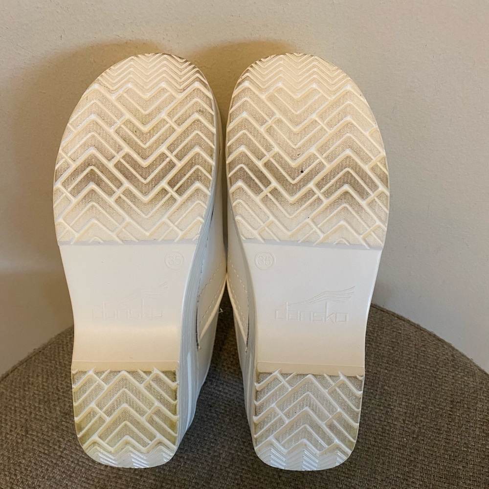 Dansko Professional Women’s Clog Shoes - Picture 3 of 5